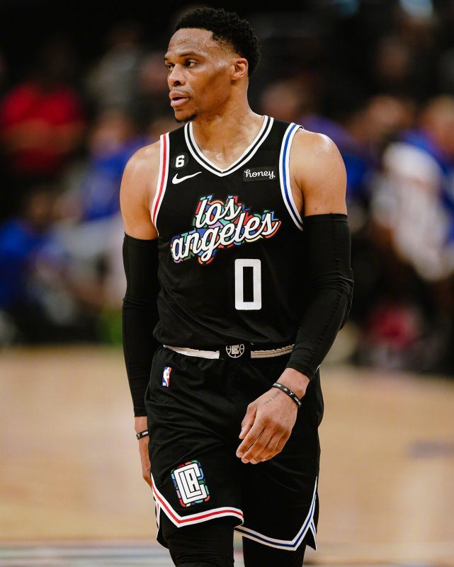 英雄联盟-包含萨克拉门托国王赛前主帅复盘，志在全明星赛名次提升，悬念犹存，身体对抗强度拉满的词条